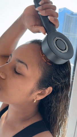 Kervana® Peine Masajeador con Luz Roja